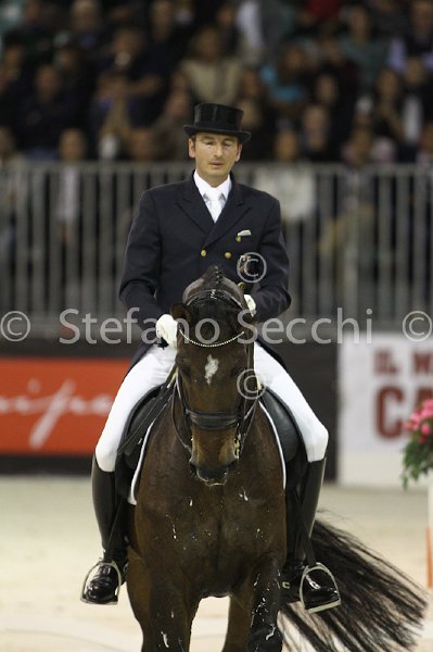 LAUGKS_MEGGLE\'S WELTTALL_MILANO_2011_SS3_9893.jpg